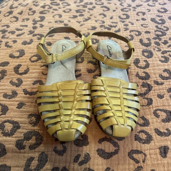 Clark’s Jaina Mustard Yellow Leather Huarache Sandals women’s size 8.5W - Picture 1 of 8
